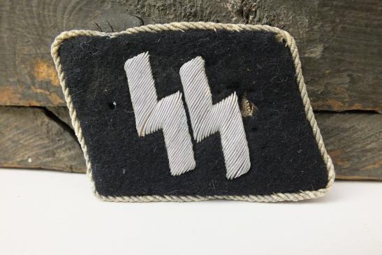 WSS LAH OFFICER GROUPING.... RUNIC OFFICER COLLAR TAB NOW SPLITTIING GROUP