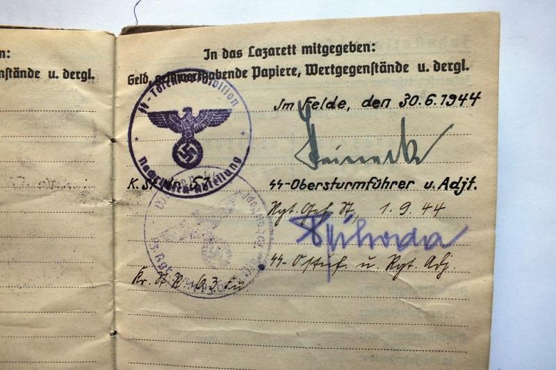 SS TOTENKOPF PANZER OFFICER SOLDBUCH