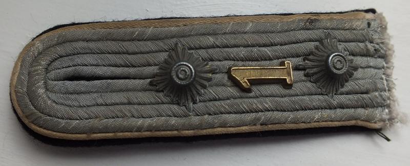 SS-TOTENKOPF SS-HAUPTSTURMFUHRER SHOULDER BOARD