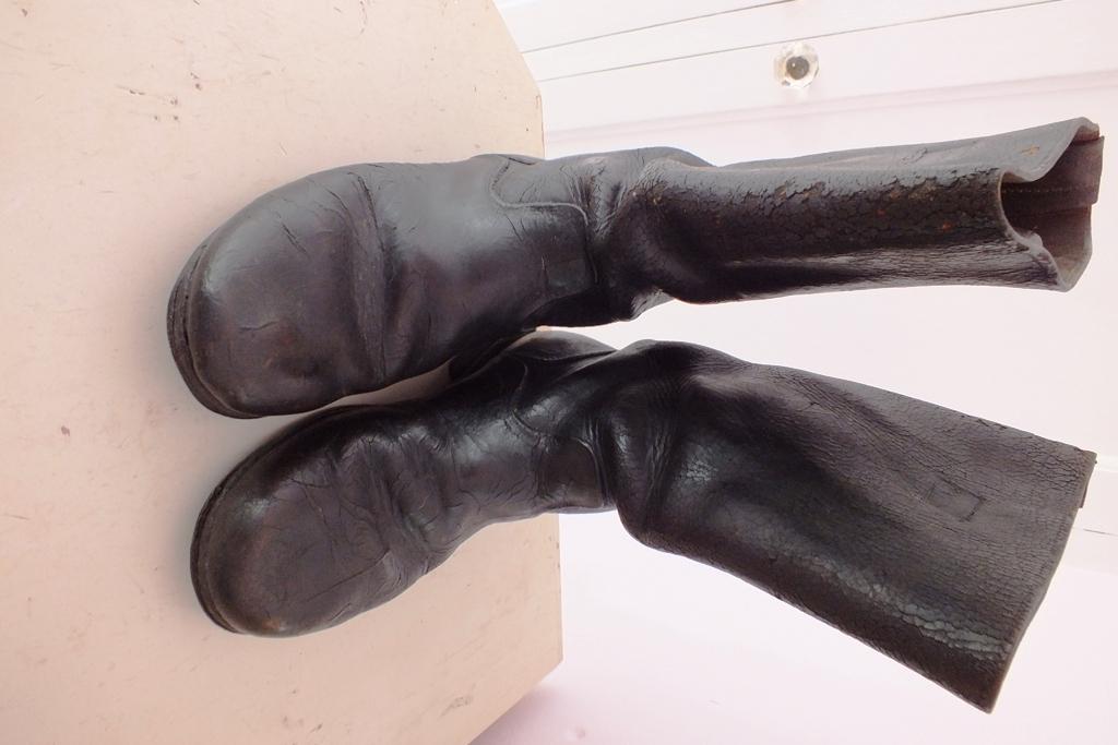 BOOTS