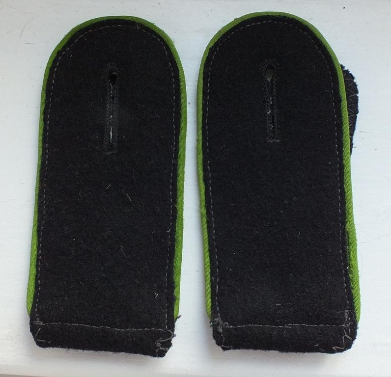 WSS EM GREEN PIPED GEBIRGSJAGER SHOULDER BOARDS