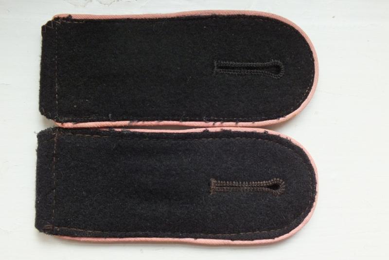 WSS EM PINK PIPED SHOULDER BOARDS