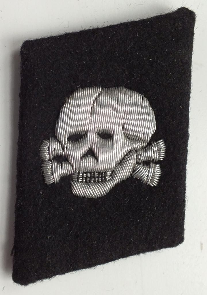 TOTENKOPF VERTICAL BULLION HAND EMBROIDERED COLLAR TAB