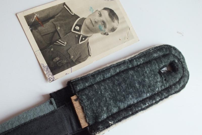 WSS TOTENKOPF SHOULDER BOARD WITH PHOTO